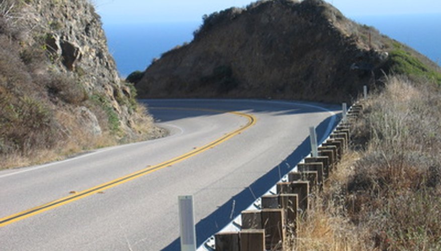 Las condiciones del suelo y el uso de la carretera determinar si el pavimento es rígido o flexible.