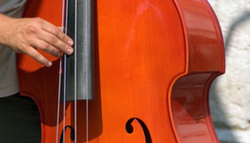 El contrabajo es el instrumento con la afinación más grave de la orquesta.