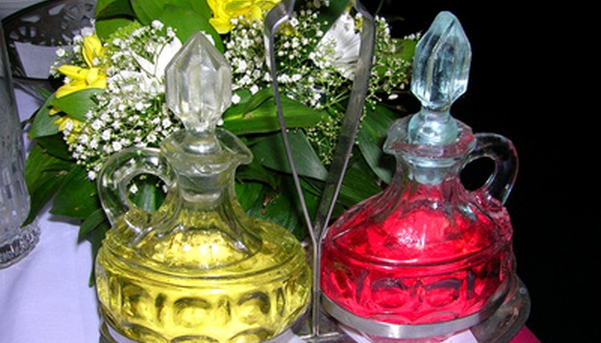 Oil and vinegar make a good combination. Oil and vinegar make a good combination.