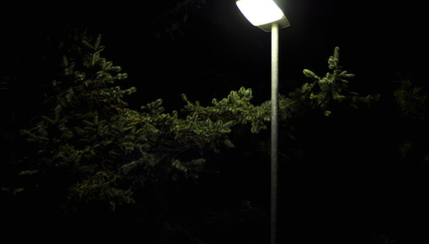 Las farolas modernas de LED usan menos energía que los modelos más viejos.