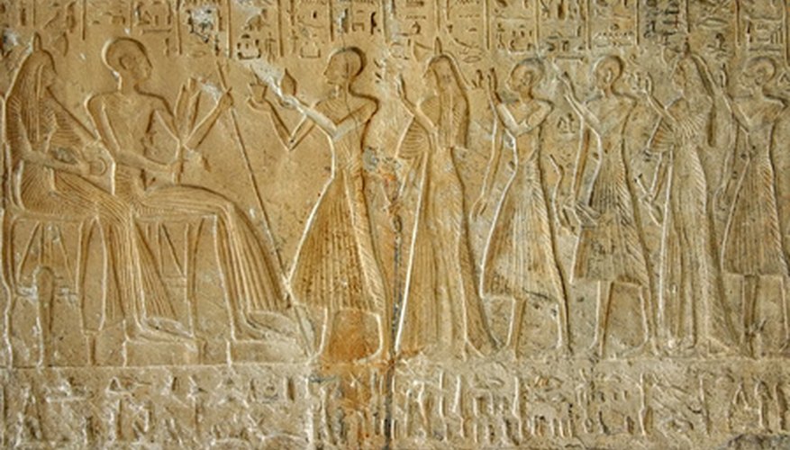 Una de las mejores maneras de explorar el tema de los antiguos egipcios es crear un proyecto artístico basado en esta civilización.