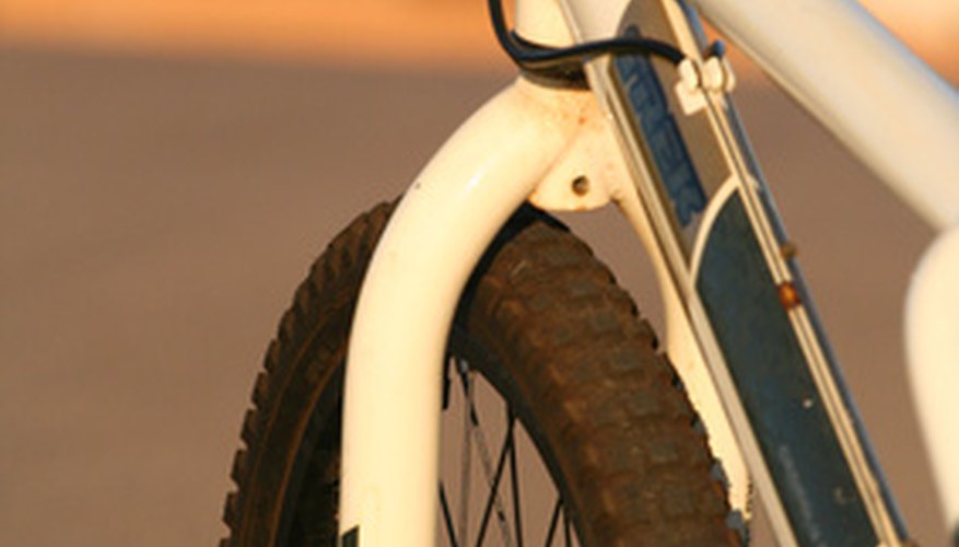Diseña calcomanías personalizadas para tu bicicleta usando tu computadora e impresora.