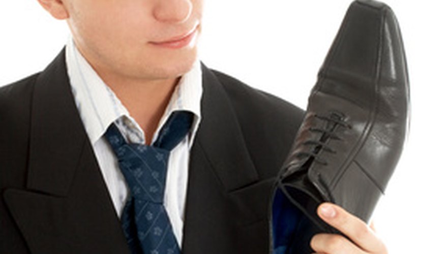 Photo Credit: salesman with black leather boot image by Lev Dolgatshjov from <a href='http://www.fotolia.com'>Fotolia.com</a> Salesmen are often paid a draw. They have to pay that draw back through an advance deduction.