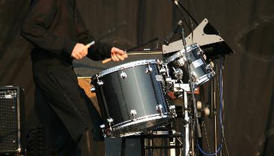 El ajuste del pedal de bombo ayuda a mejorar el desempeño del baterista.