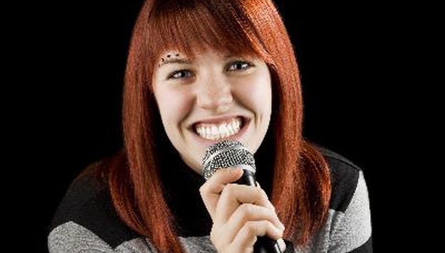 Los bares de karaoke son lugares donde la gente va a cantar y a pasar un buen rato.