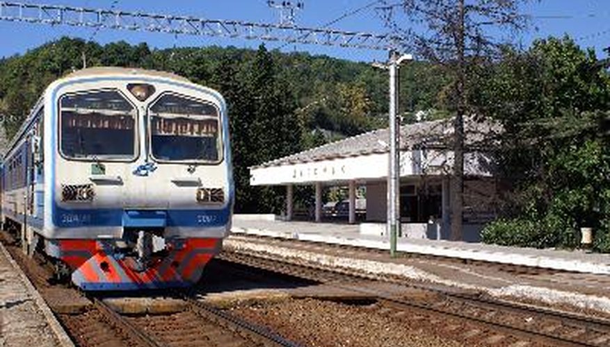 Actualmente podemos encontrar trenes de vapor, diesel o eléctricos.