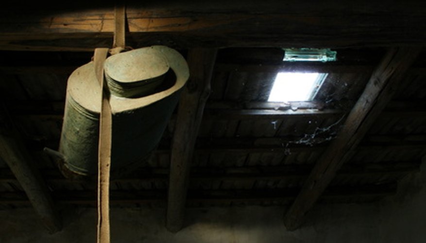Rearrange your crawl space to convert it into a storage space. Rearrange your crawl space to convert it into a storage space.