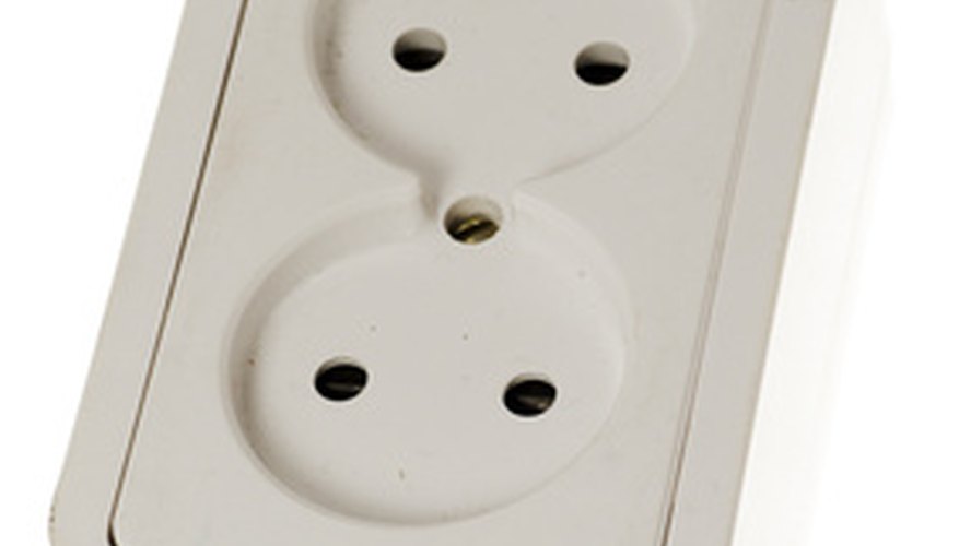 Esta toma de corriente eléctrica acepta dos enchufes franceses.