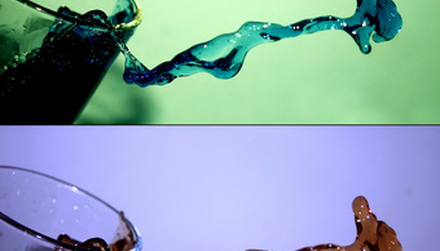 El agua fría y la caliente tienen densidades diferentes.
