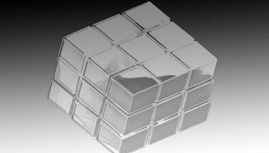 Puedes llegar a resolver un cubo Rubik con una sola mano.