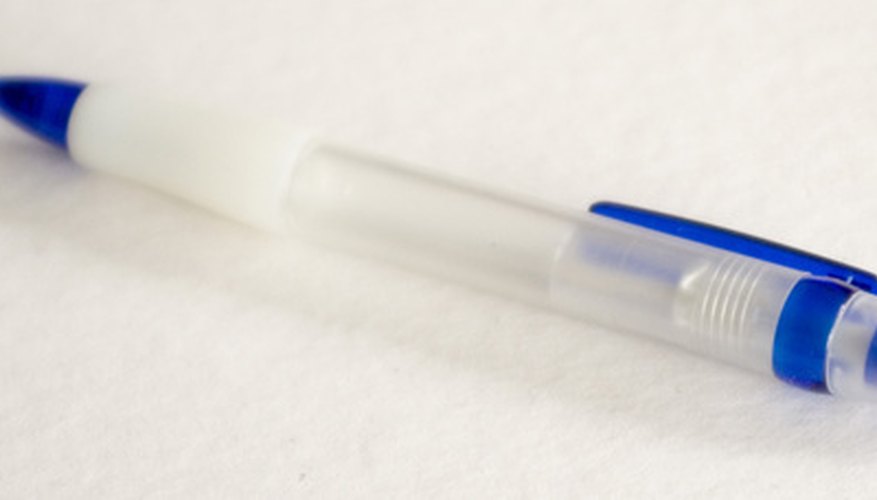Un bolígrafo es parte de los sencillos materiales que necesitas para un generador en miniatura.