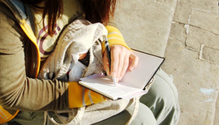 Los estudiantes hacen tareas interesantes. Los ensayos de personalidad les permiten desarrollar características notables sobre alguien o sobre sí mismos.
