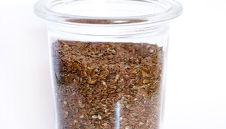 Artesanías con frascos de vidrio.