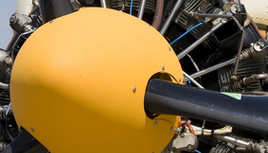 Algunos ingenieros mecánicos se especializan en aviación o mecánica aeroespacial