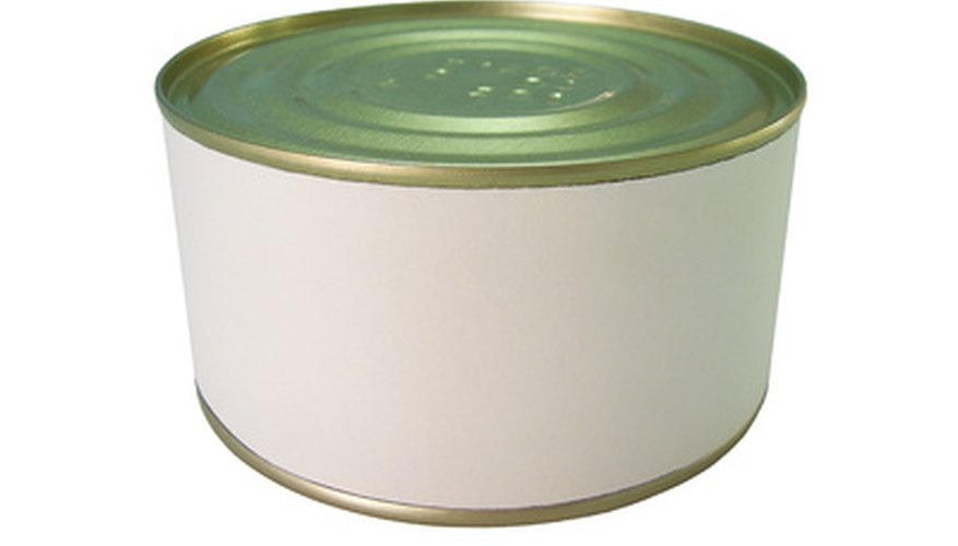Los ejemplos de empaques de metal incluyen latas de pintura de aluminio y latas de bebidas gaseosas.