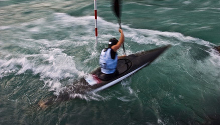 Practicar kayak es un deporte acuático estimulante, ya seas un aficionado o un profesional.