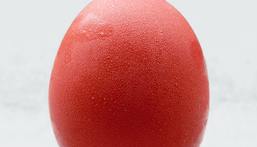 Los huevos rojos, símbolo de salud y felicidad, se dan a los padres chinos para festejar el nacimiento de un niño.