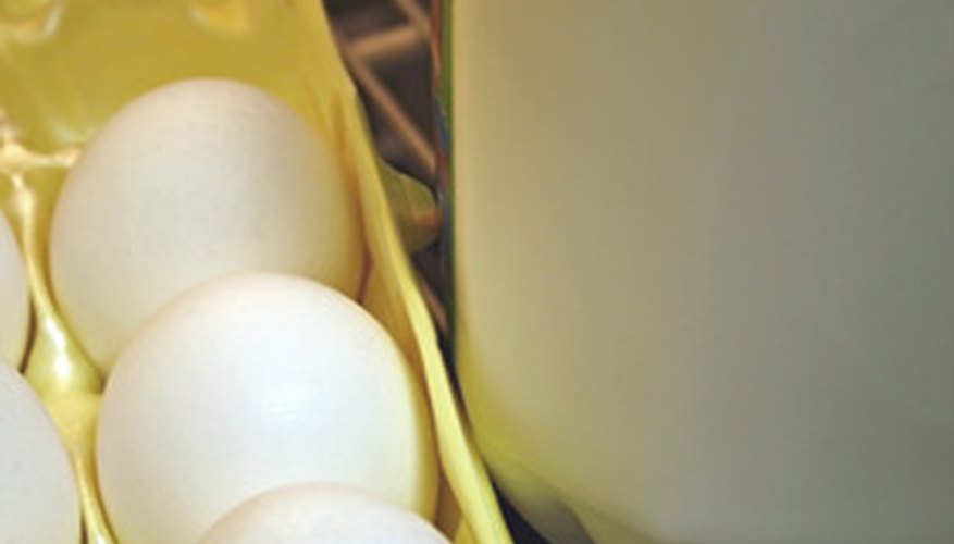 La leche y los huevos son bienes cuya demanda podría ser inelástica.