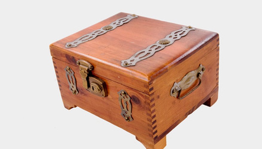 Los humidores lujosos son parte de la cultura de los habanos, pero no son necesarios.