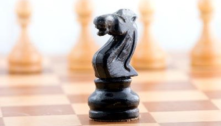 Aprende a tallar tus propias piezas de ajedrez.