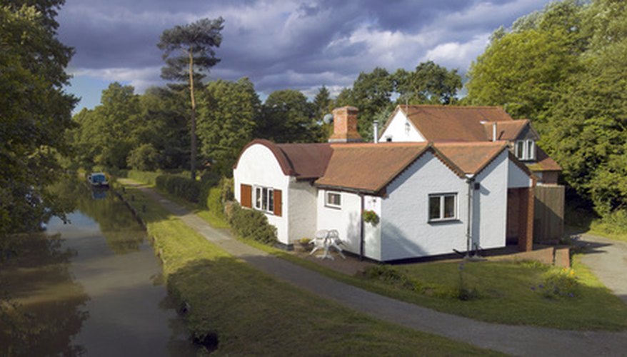 A property survey fee varies according to the land’s size, shape and terrain.