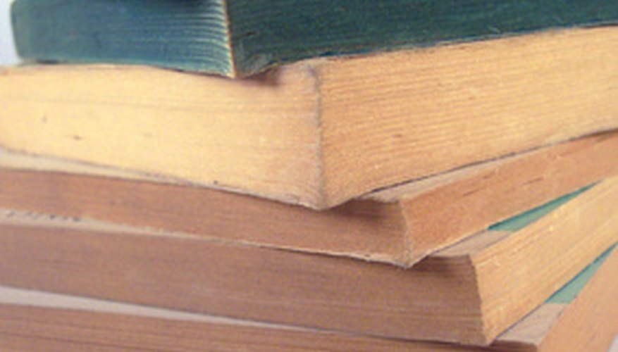 Protege las páginas del libro o marca su lugar con estas esquinas de papel en origami.