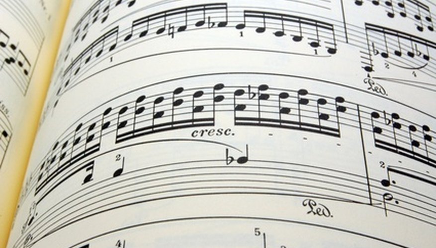 Con práctica, los pianistas intermedios pueden tocar obras de los grandes maestros.
