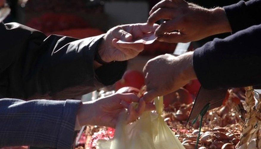 El consumidor puede verse afectado por distintos factores para decidir qué comprar.