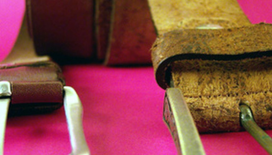 Cinturones de cuero.