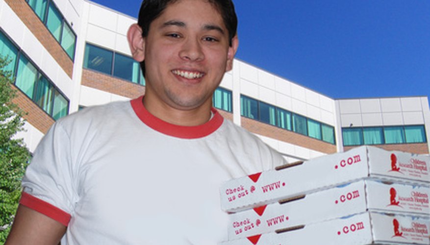 Varios restaurantes de pizza te darán una caja gratis.