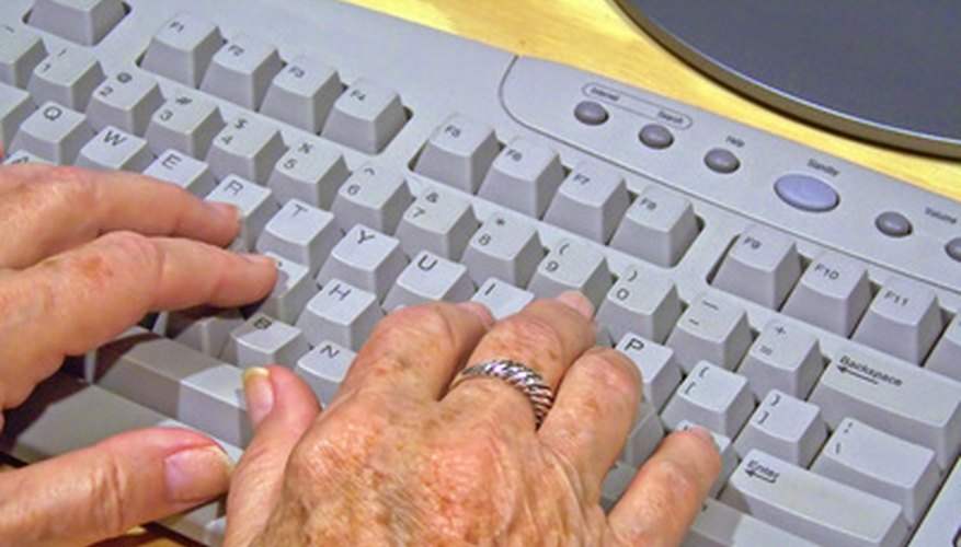 Al escribir en un teclado, coloca los dedos en la fila intermedia de las teclas.