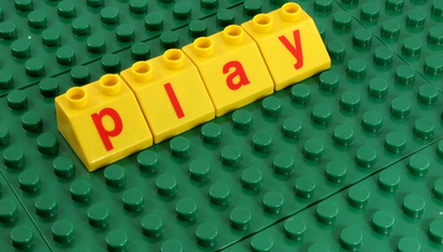 Los niños aprenden y crecen jugando.
