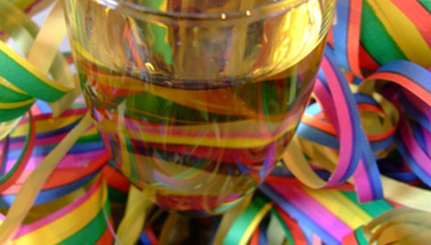 Escoge juegos para la fiesta de la novia que puedas imprimir, para pasar un rato divertido.