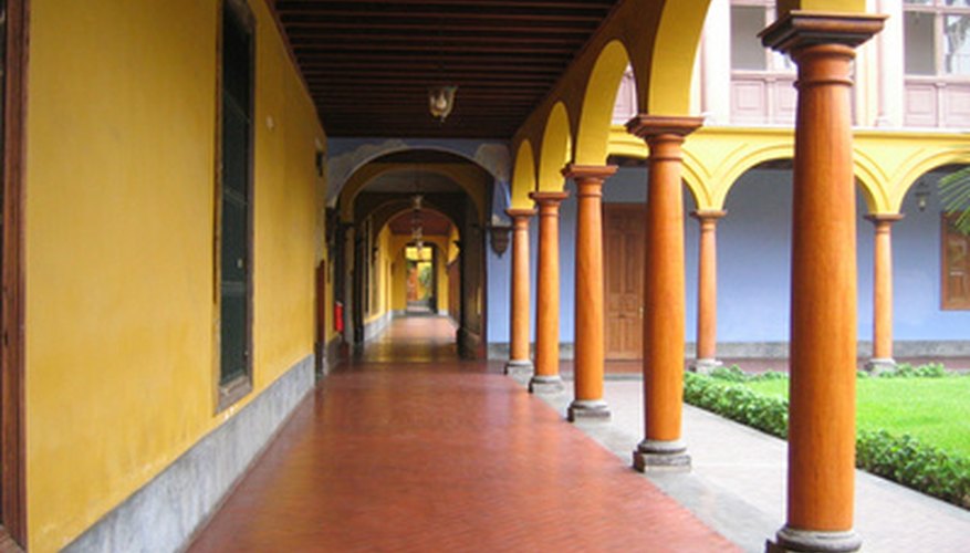 Después de la Universidad, los graduados tienen que seguir buscando su destino.