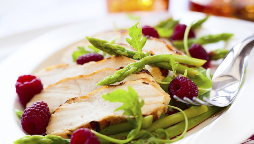 Chicken with asparagus and raspberries Chicken with asparagus and raspberries