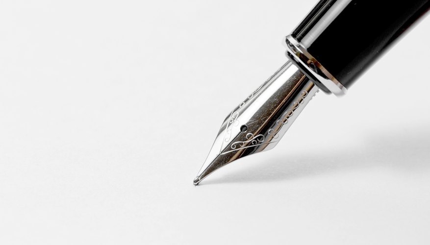 Para escribir una carta de intención, primero puedes determinar qué incluirás en ella.