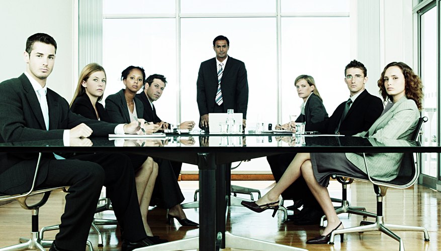 Los estrategas trabajan en equipo para aplicar las estrategias de la mejor manera posible.
