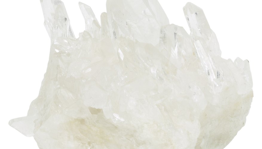 Los cristales de alumbre de potasio pueden ser usados como decoraciones.