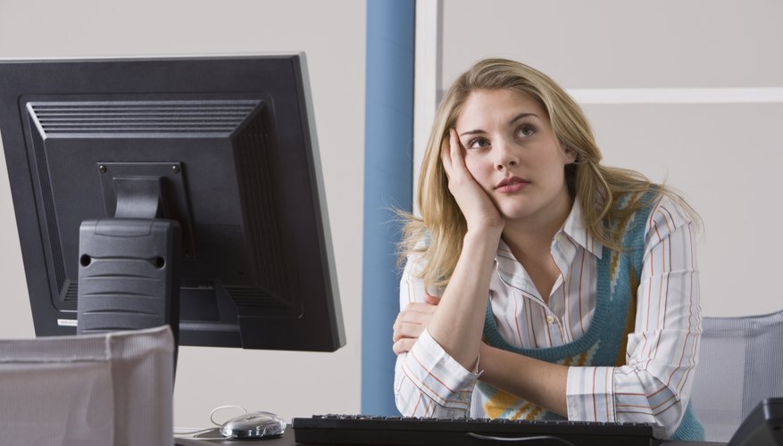 Soñar despierto en el trabajo te puede meter en problemas con el jefe.