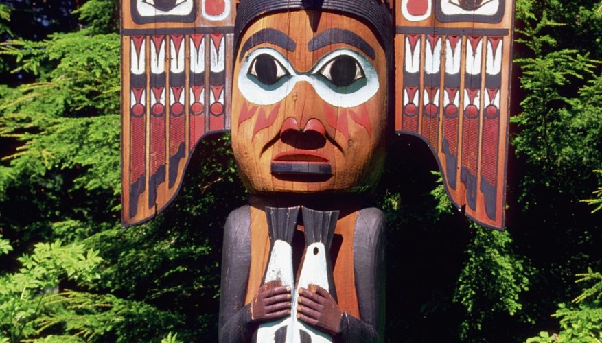 Los tótems están asociados a varias tribus de Alaska, incluyendo al pueblo de Ketchikan.