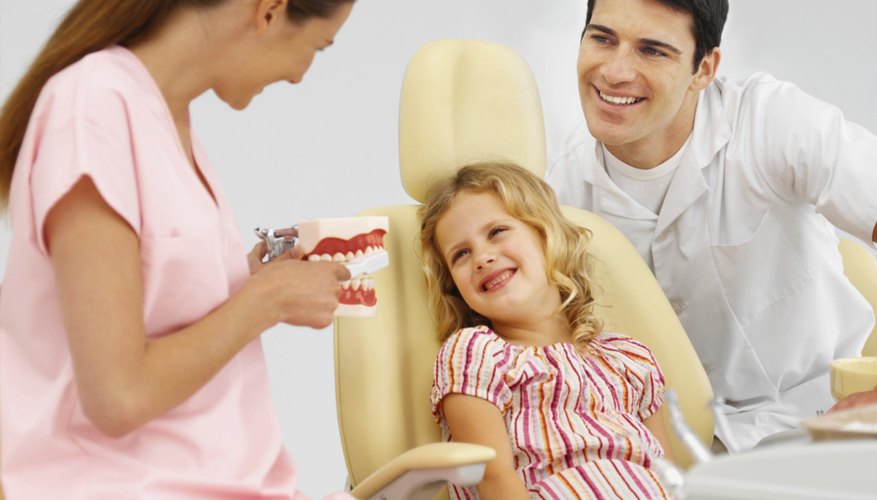 El consultorio odontológico pediátrico hace que la visita al dentista sea divertida para los niños.