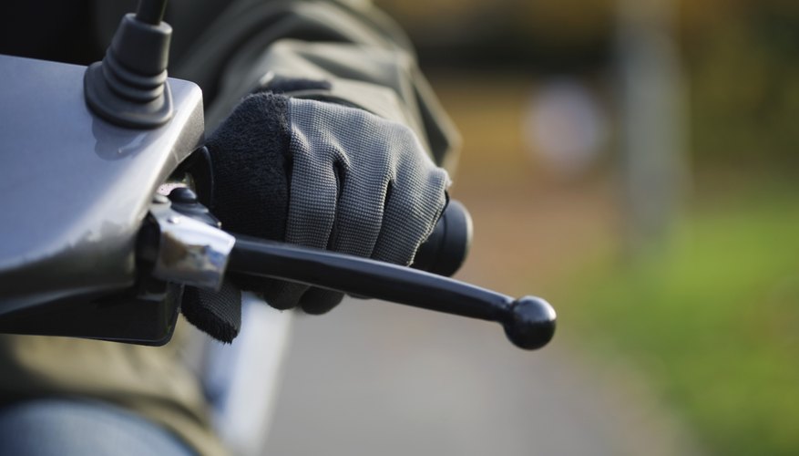 La palanca de cambios en las motocicletas puede ser cambiadas de posición.
