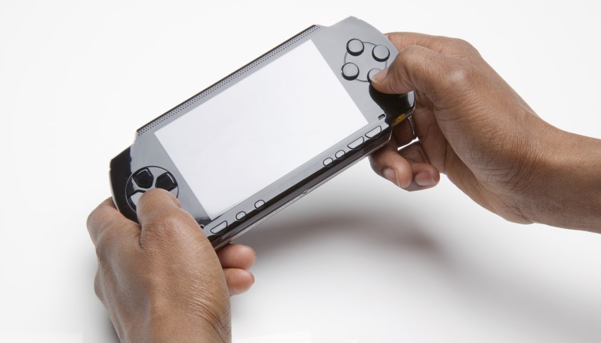 Después de lanzar dos consolas de juegos PlayStation fijas, Sony sacó su primera consola portátil, la PlayStation Portable (PSP).