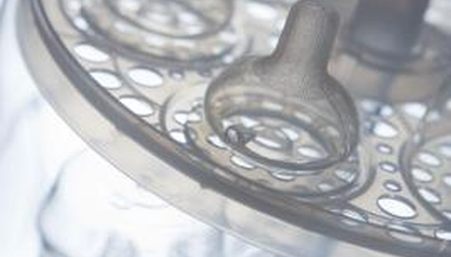 The Avent bottle sterilizer helps clean and sterilise bottles before use. The Avent bottle sterilizer helps clean and sterilise bottles before use.