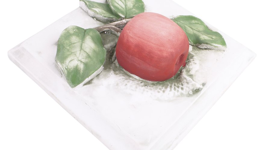 Las esculturas pueden pintarse con varios tipos de pinturas.