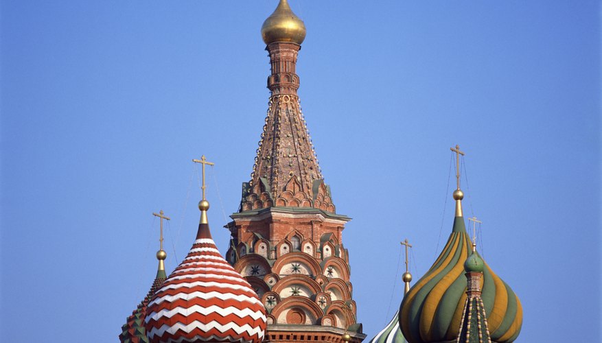 Russian immigrants may find scholarships for study in the United States or abroad.