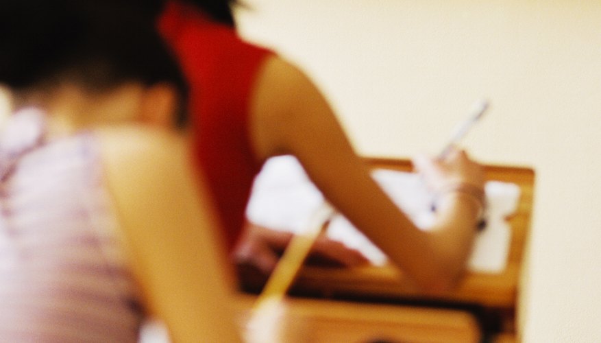 Las pruebas estandarizadas son una forma común de evaluar los conocimientos del estudiante.
