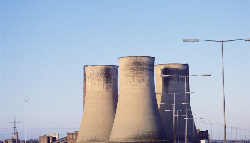 Las torres de enfriamiento son utilizadas en plantas nucleares para refrigerar los núcleos del reactor.