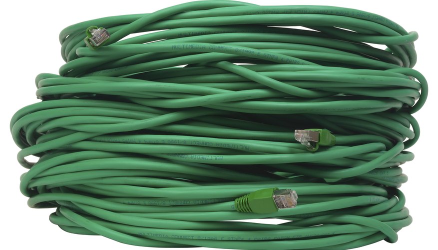 El par trenzado sin blindaje de cable es la forma más común usada para las redes Ethernet de 100 Mbps.