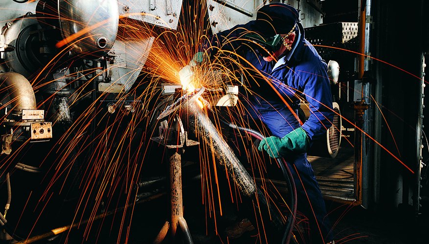 La producción industrial depende de las innovaciones de materiales de los ingenieros metalúrgicos.